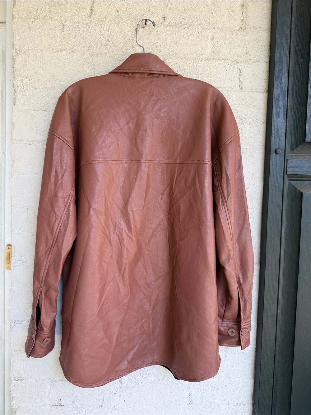 Aritzia Babaton Pelli Vegan Leather Shirt Jacket Brown Size
Small - Picture 5 of 11